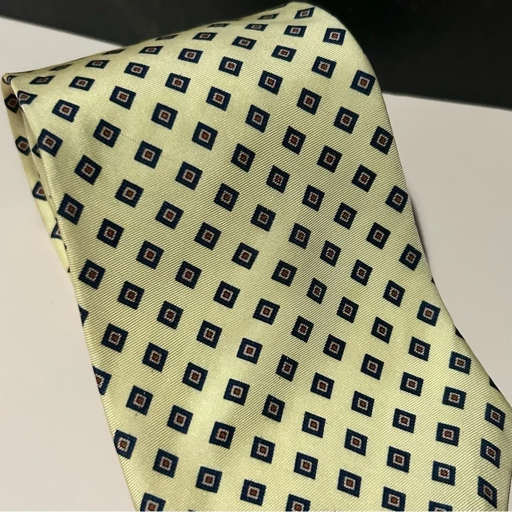 John Weitz 100% Silk Light Yellow Patterned 58” Men’s Tie